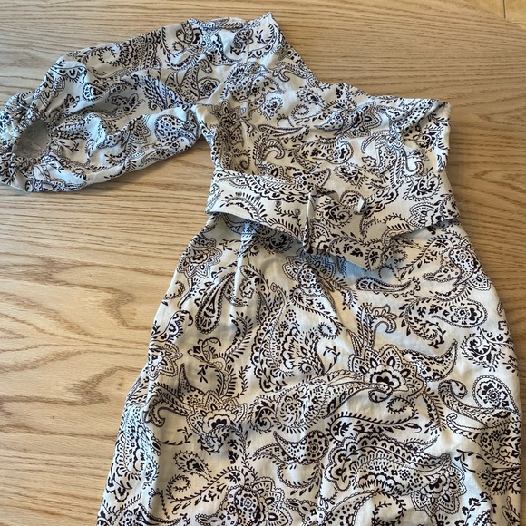 One sleeve ivory dress with paisley print - Picture 7 of 7